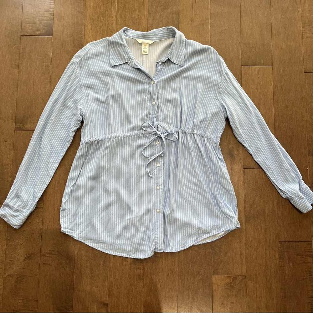 ✨2/$30✨ H&M Mama Before and After Blouse